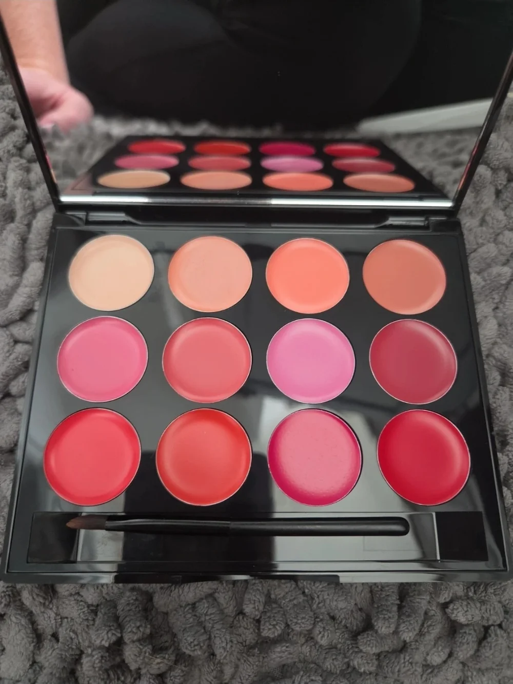 ISH Lip Statement Palette - Black & Gold Logo